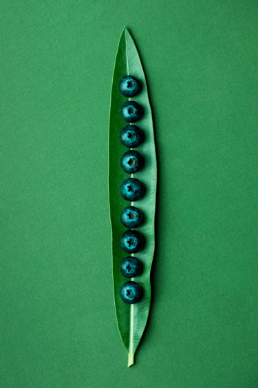 Photographie intitulée "Blueberry pod" par Letis, Œuvre d'art originale, Photographie numérique