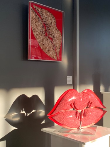 Скульптура под названием "Make your lips" - Olesia Dvorak-Galik, Подлинное произведение искусства, Глина