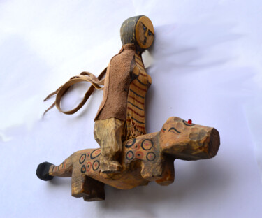 Escultura intitulada "A  figure of a tige…" por Olga Osipenko (Mariaiva), Obras de arte originais, Madeira