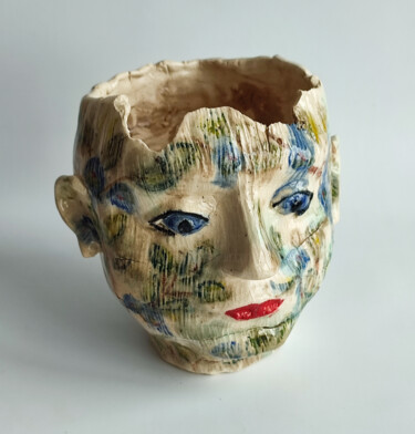 Scultura intitolato "Men head with flowe…" da Olga Suvorova, Opera d'arte originale, Ceramica