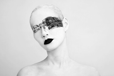 Фотография под названием "Black Heart" - Olga Volodina, Подлинное произведение искусства, Манипулированная фотография
