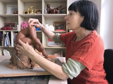 Marie Saksik, rzeźba badająca kobiece ciało
