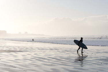Photographie intitulée "Le surfeur de l'hiv…" par Olive, Œuvre d'art originale, Photographie numérique