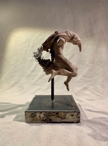 Skulptur mit dem Titel "Décrocheur de Lune" von Olivier Poulin, Original-Kunstwerk, Ton