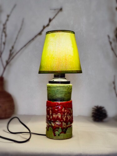 Diseño titulada "Green ceramic lamp,…" por Olya Volina, Obra de arte original, Arcilla
