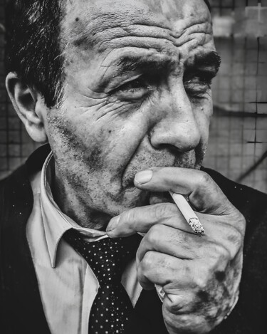Photography titled "Man With Cigarette" by Ömer Erdoğan, Original Artwork, Digital Photography