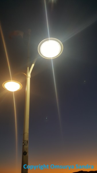 Photographie intitulée "Lumière Nuit Planèt…" par Omsurya Sandra Inti Ruphay, Œuvre d'art originale, Photographie non manipu…