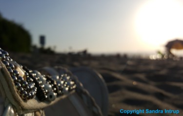 Photographie intitulée "PEARLS BEACH GROUND…" par Omsurya Sandra Inti Ruphay, Œuvre d'art originale