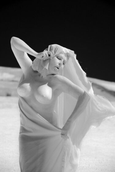 Fotografia intitulada "Come una statua di…" por Oniraz Photo, Obras de arte originais, Fotografia digital