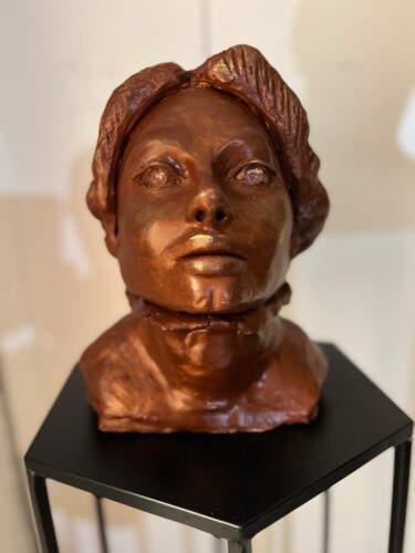 Sculpture titled "Red lady" by Orane Verdier, Original Artwork, Terra cotta