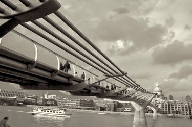 Fotografia intitulada "Wobbly bridge 2" por Alain Brasseur, Obras de arte originais