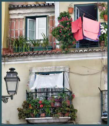 Photographie intitulée "Balcons fleuris" par Alain Brasseur, Œuvre d'art originale