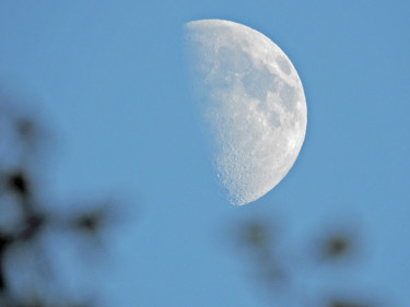 Photographie intitulée "Lune de jour." par Alain Brasseur, Œuvre d'art originale