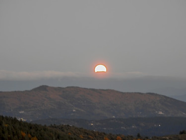 Photographie intitulée "Lever de lune 2" par Alain Brasseur, Œuvre d'art originale