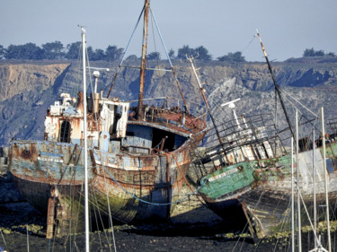 Fotografia intitolato "Cimetière de bateau…" da Alain Brasseur, Opera d'arte originale