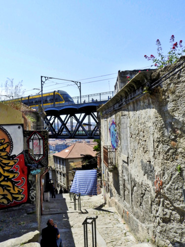 Photographie intitulée "Le metro de Porto" par Alain Brasseur, Œuvre d'art originale