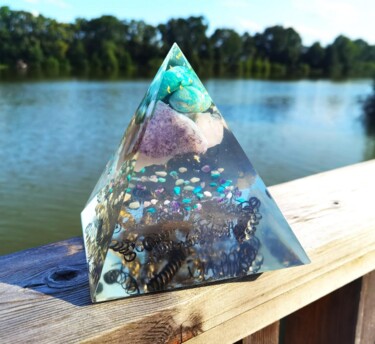 Sculpture titled "Orgon Pyramide Amaz…" by Orgonergy, Original Artwork, Resin