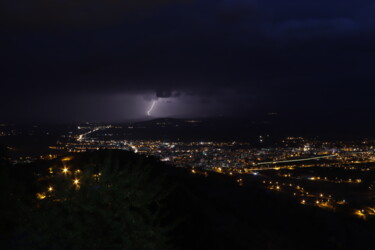 Фотография под названием "lightning photo in…" - Orhan Güldeste, Подлинное произведение искусства, Не манипулируемая фотогра…