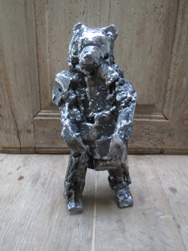 Sculptuur getiteld "Petit ours assemblé…" door Olivier Clop, Origineel Kunstwerk, Metalen