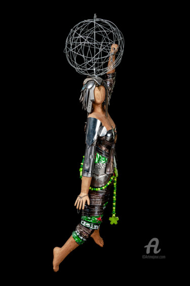 Скульптура под названием "Nanna" - Oror, Подлинное произведение искусства, Дерево