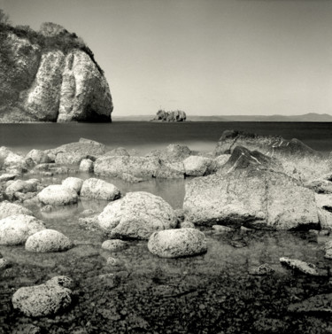 Fotografie mit dem Titel "White Rocks" von Aleksandr Osokin, Original-Kunstwerk, Analog Fotografie