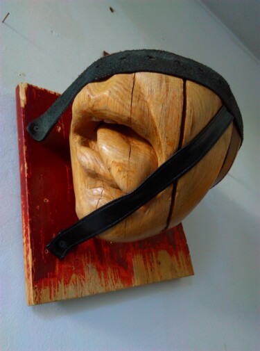 Skulptur mit dem Titel "They love to be sla…" von Osuch-Sculptures, Original-Kunstwerk, Holz