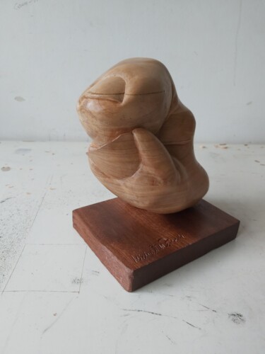 Sculpture titled "To catch" by Osuch-Sculptures, Original Artwork, Wood
