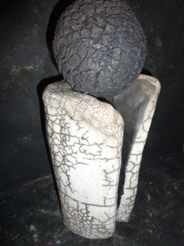 Sculpture intitulée "Le Monde sur les ép…" par Otero Ar, Œuvre d'art originale, Céramique