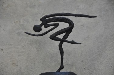 Sculpture titled "Gravitation" by Oudet, Original Artwork, Bronze