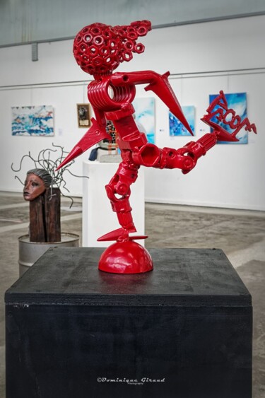 Sculpture titled "Joggeuse" by Pacom, Original Artwork, Metals