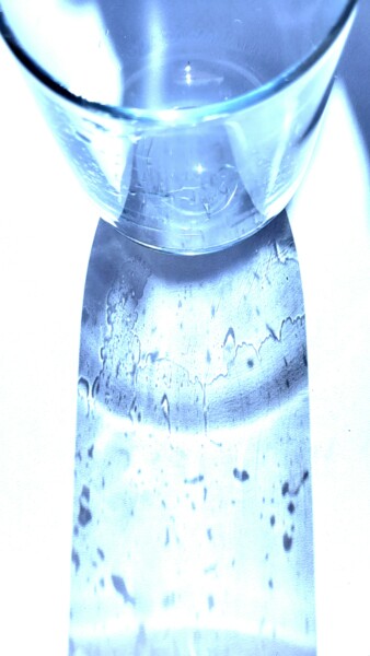 Fotografia zatytułowany „Glass of water” autorstwa Paobel, Oryginalna praca, Fotografia cyfrowa