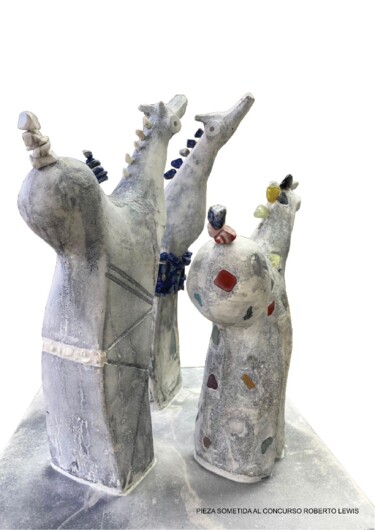 Skulptur mit dem Titel "Manada" von Paola Moscatelli, Original-Kunstwerk, Zement