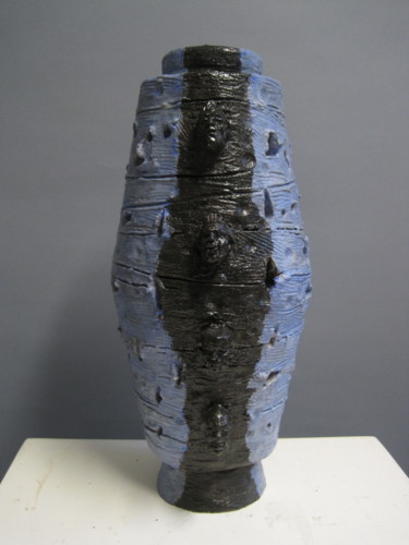 Scultura intitolato "Vaso di Lombroso az…" da Paolo Camporese, Opera d'arte originale, Terracotta