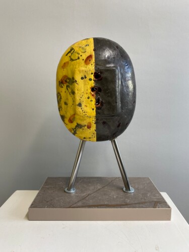 Скульптура под названием "Apotropaico giallo…" - Paolo Camporese, Подлинное произведение искусства, Терракота