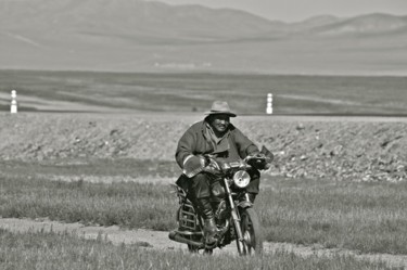 Fotografia intitolato "Mongolian biker" da Paolo Demaldè, Opera d'arte originale