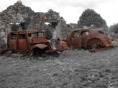 Photography titled "Oradour-Sur-Glane -…" by Zeuxiss, Original Artwork, Digital Photography