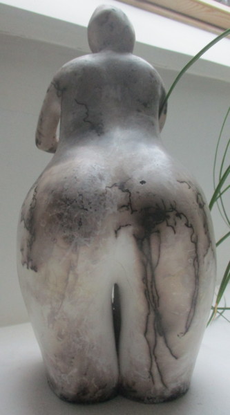 Skulptur mit dem Titel "maternité 2 - Dos" von Pascale Rodriguez, Original-Kunstwerk, Keramik