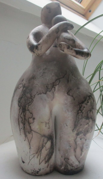 Skulptur mit dem Titel "maternité 2 - Le re…" von Pascale Rodriguez, Original-Kunstwerk, Keramik