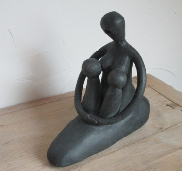 Sculpture titled "maternité double" by Pascale Rodriguez, Original Artwork, Terra cotta