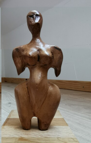 Skulptur mit dem Titel "La femme-oiseau" von Pascale Rodriguez, Original-Kunstwerk, Keramik