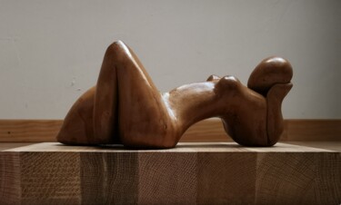 Skulptur mit dem Titel "Nu couché" von Pascale Rodriguez, Original-Kunstwerk, Keramik