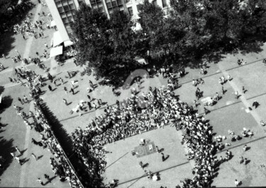 Photographie intitulée "Place Centre Pompid…" par Pascaline, Œuvre d'art originale, Photographie argentique