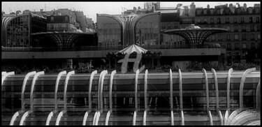 Photographie intitulée "Paris - Beaubourg 7" par Pascaline, Œuvre d'art originale, Photographie argentique