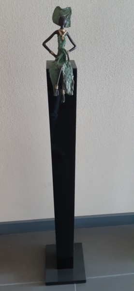 Sculptuur getiteld "Zittenmeisje" door Patrice Balma, Origineel Kunstwerk, Bronzen