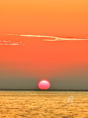 Photography titled "SOLEIL ROUGE" by Patrice Le Gall, Original Artwork, Non Manipulated Photography
