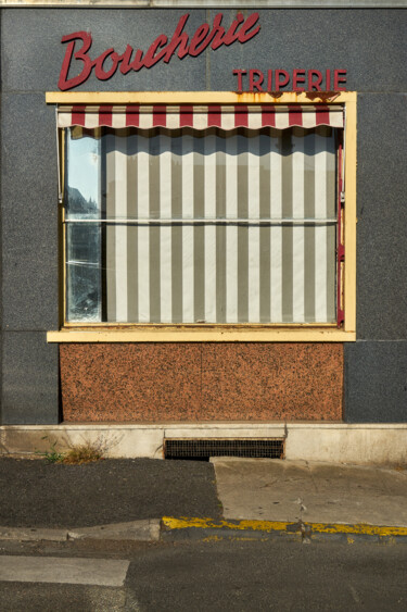 Photographie intitulée "Boucherie Triperie" par Patrice Picard, Œuvre d'art originale, Photographie numérique