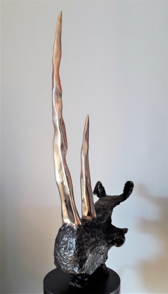 Skulptur mit dem Titel "L'argent des cornes" von Bueno Patrice, Original-Kunstwerk, Metalle