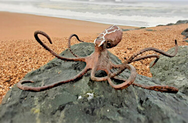 Sculpture titled "Octo" by Bueno Patrice, Original Artwork, Bronze