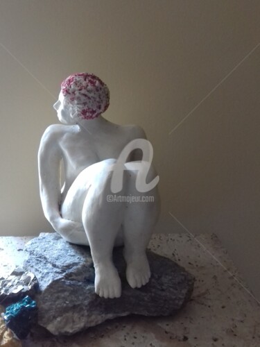 Skulptur mit dem Titel "Curieuse" von Olympe/Patricia Dubois, Original-Kunstwerk, Keramik