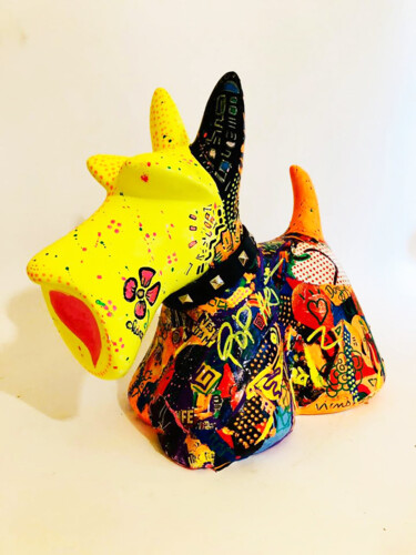 Sculpture titled "Pop color dog" by Patricia Ducept (Art'Mony), Original Artwork, Collages